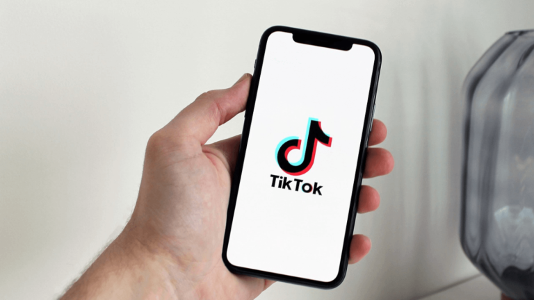Tik Tokのダイナミック壁紙をiPhoneのホーム画面に設定する方法
